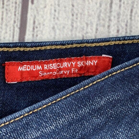 Guess Jeans 30 X 32 Dark Wash Mid Rise Curvy Skinny - Picture 11 of 16
